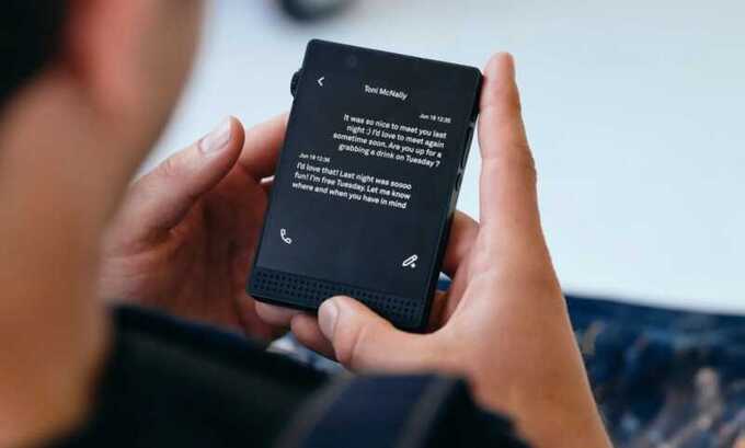 Light Phone 3: минималистичный телефон без соцсетей за 800 долларов