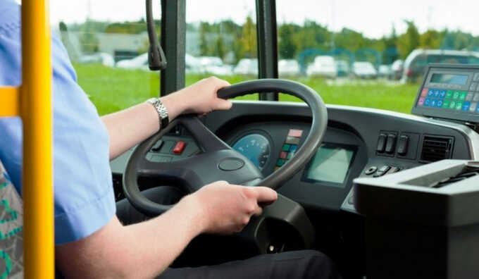 Водитель автобуса в Варшаве выгнал пассажиров после замечания за разговор по телефону