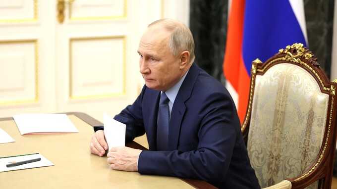 Путин поздно вечером прибыл в Кремль