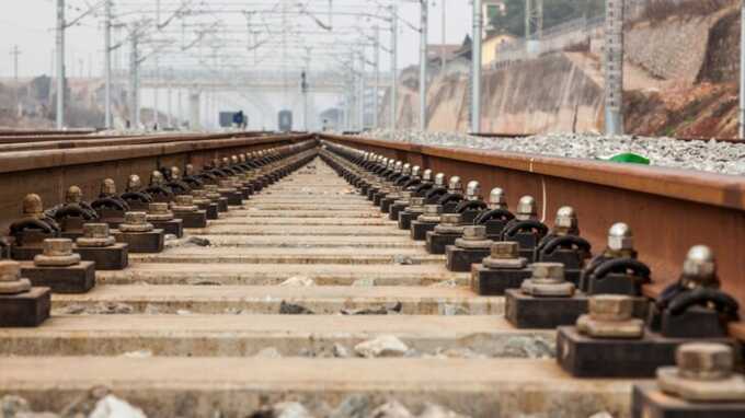 Тепловоз сошел с рельсов из-за подрыва путей в Белгородской области