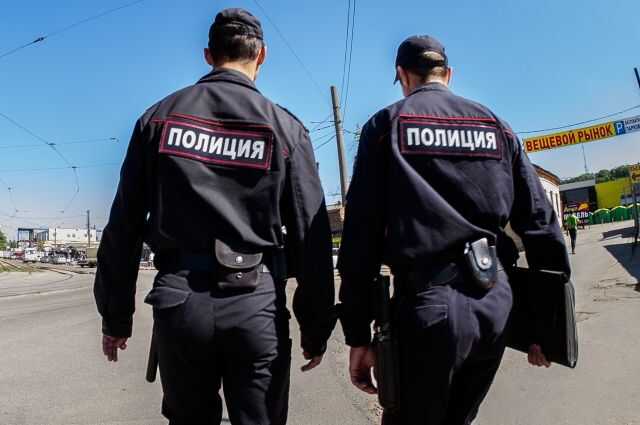 Жители Петербурга вызвали полицию из-за ребёнка, который всю ночь плакал на балконе