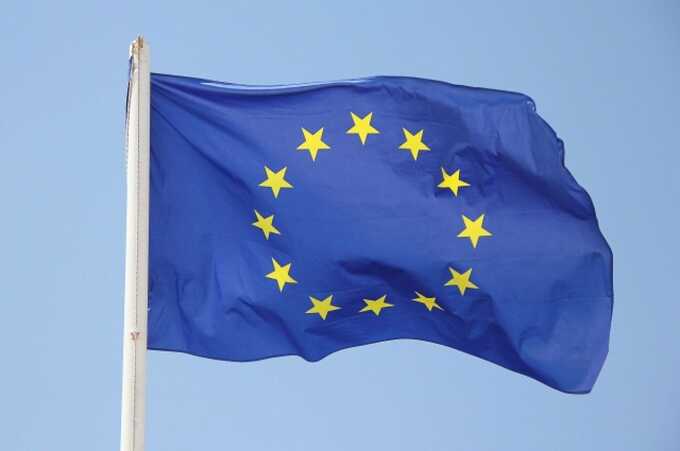 Евросоюз снижает ценовой потолок на российскую нефть и блокирует транзакции с 22 банками РФ