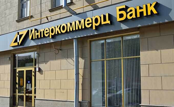 Суд заочно арестовал Андрея Захарова за хищение средств из банка