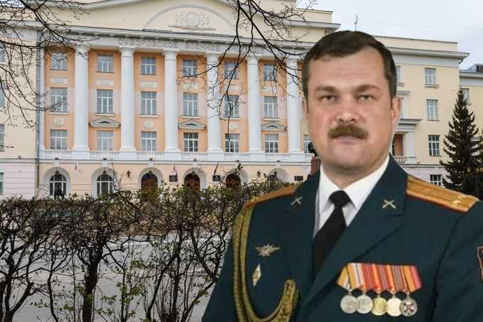 Офицера суворовского училища в Екатеринбурге Владимира Щекотова задержали по подозрению в совращении 16-летнего курсанта